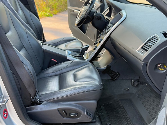 Volvo XC60 16 of 28