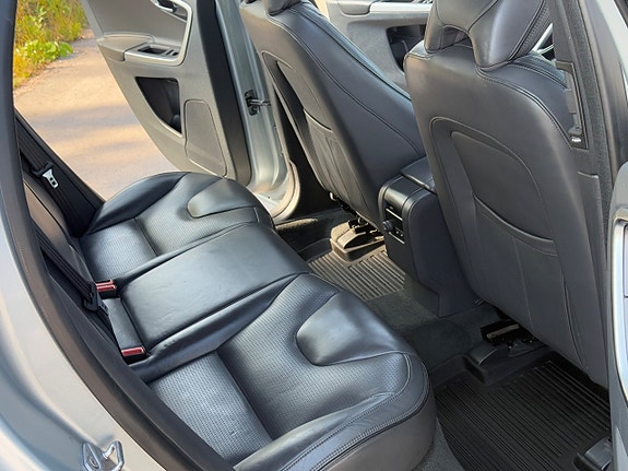 Volvo XC60 13 of 28