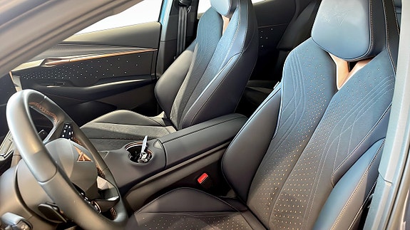 Cupra Tavascan 8 of 14