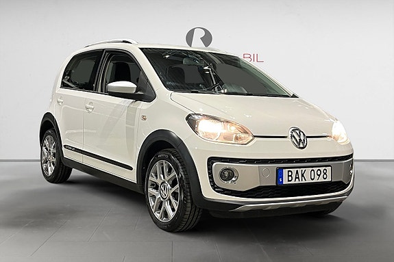 Volkswagen Up! Cross 9 of 17