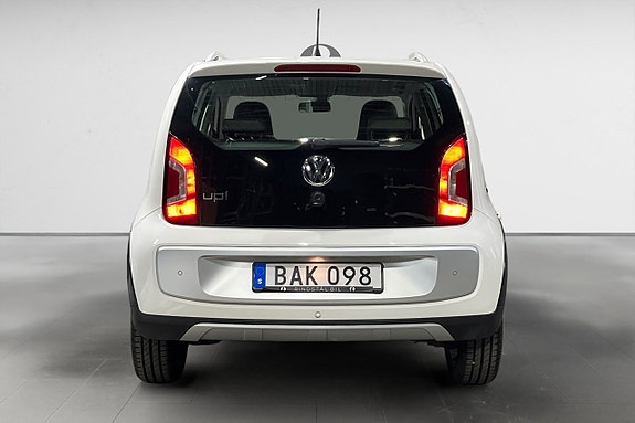Volkswagen Up! Cross 6 of 17
