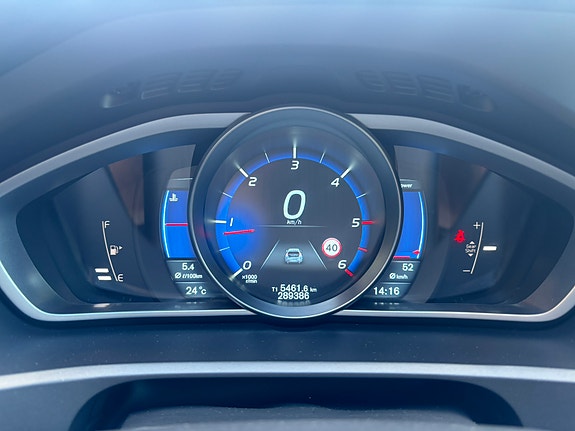Volvo V40 7 of 10