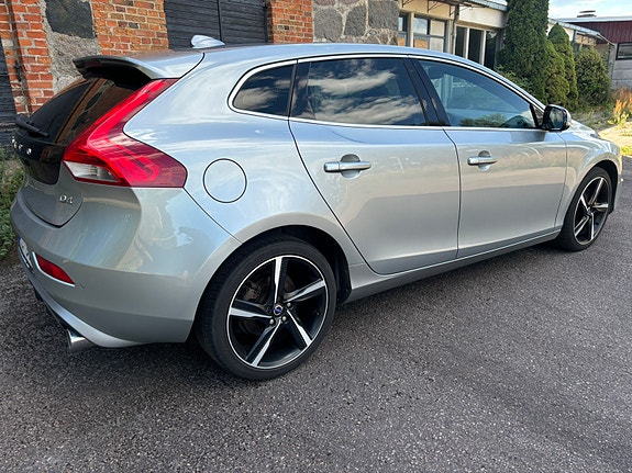 Volvo V40 3 of 10