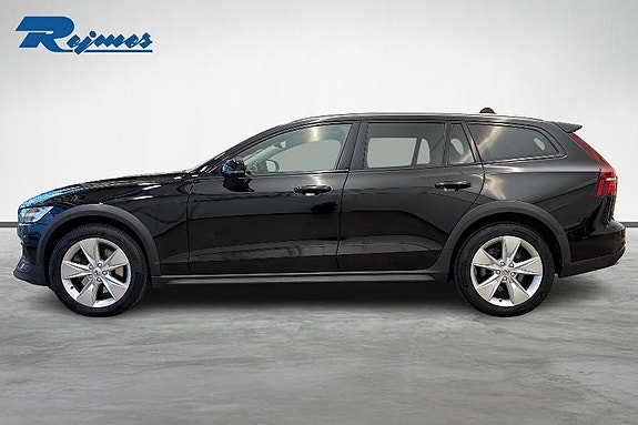 Volvo V60 Cross Country 2 of 19