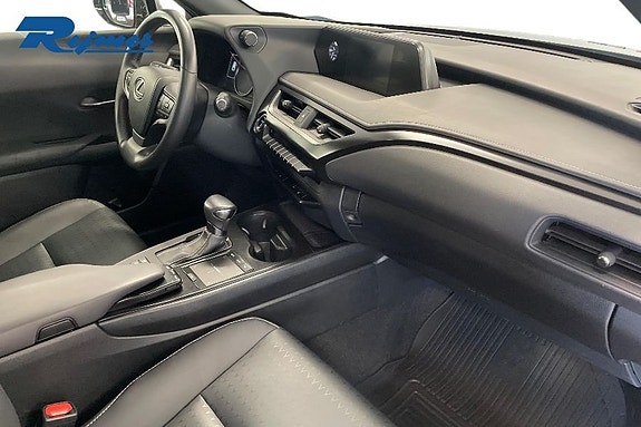 Lexus UX250h 6 of 18