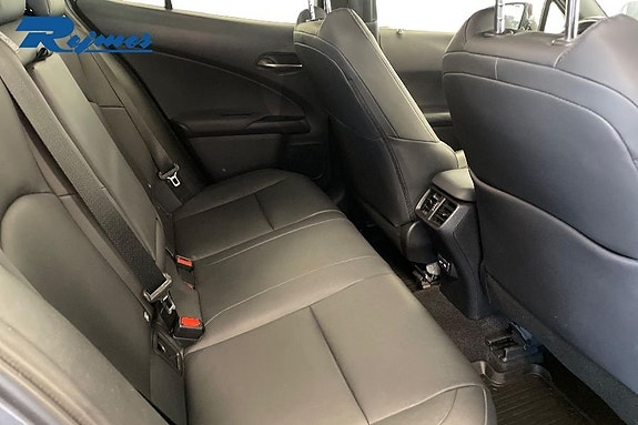 Lexus UX250h 9 of 18