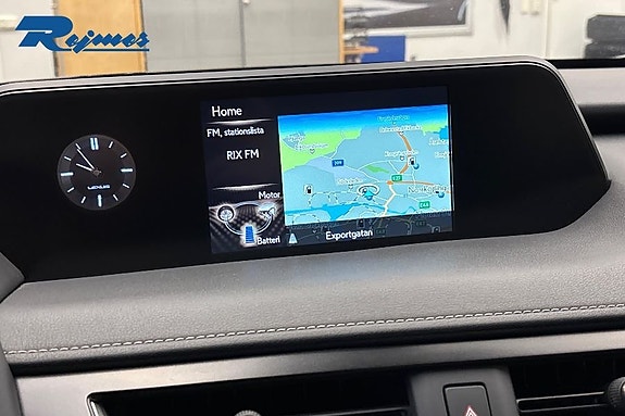 Lexus UX250h 15 of 18