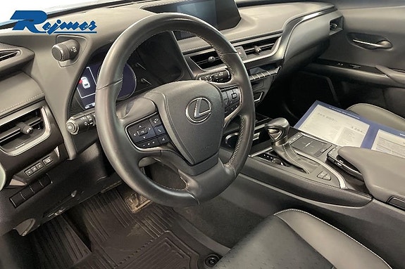Lexus UX250h 10 of 18