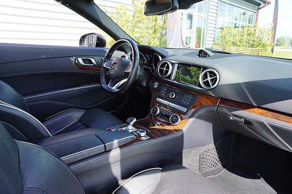 Mercedes-Benz SL500 23 of 26
