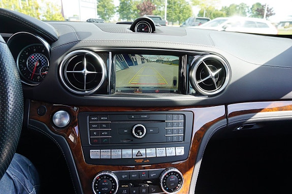 Mercedes-Benz SL500 17 of 26