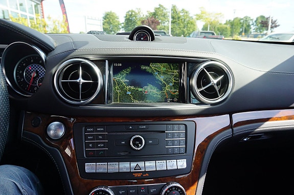 Mercedes-Benz SL500 18 of 26