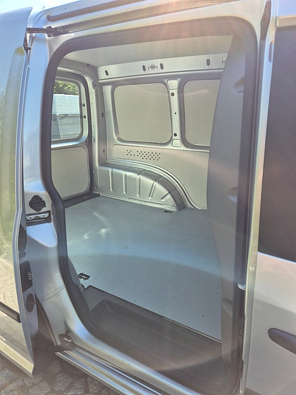 Volkswagen Caddy 12 of 21