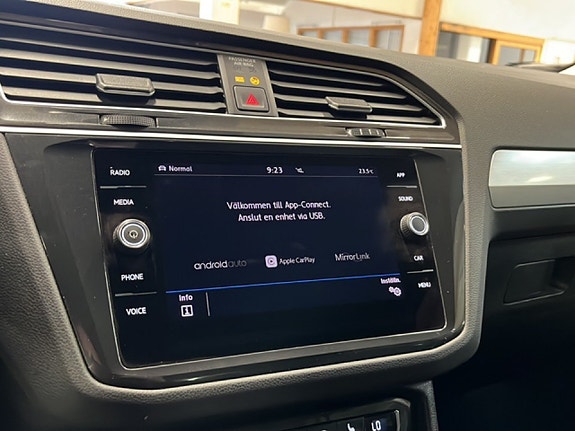 Volkswagen Tiguan 16 of 23