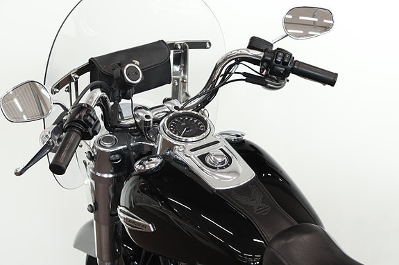 Harley-Davidson FLD | Vance & Hines | ABS | 940:-/mån 8 of 8