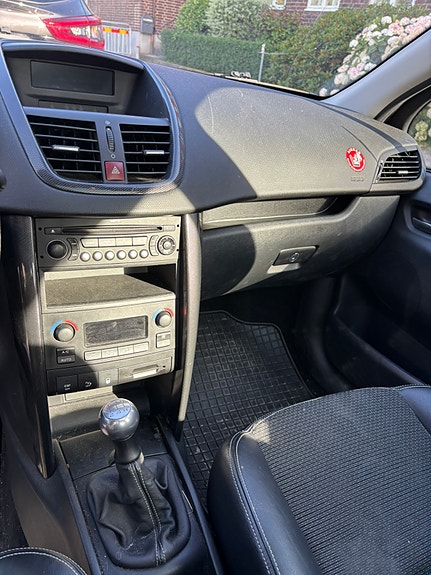 Peugeot 207 9 of 17