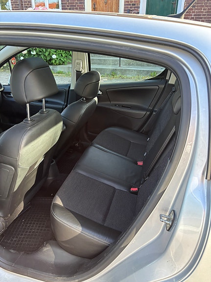 Peugeot 207 8 of 17