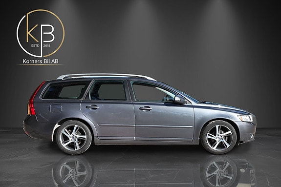Volvo V50 2 of 11