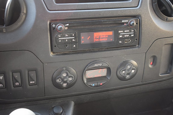Nissan NV400 9 of 12