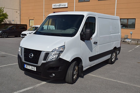 Nissan NV400 3 of 12
