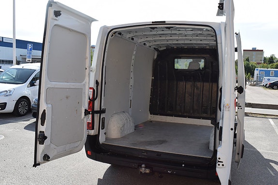 Nissan NV400 12 of 12