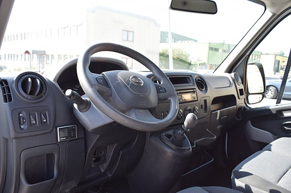 Nissan NV400 6 of 12