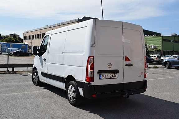 Nissan NV400 4 of 12