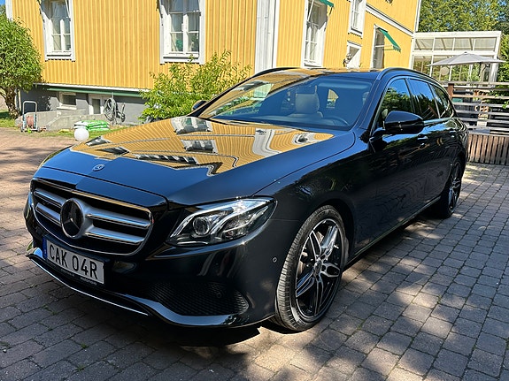 Mercedes-Benz E350 2 of 6