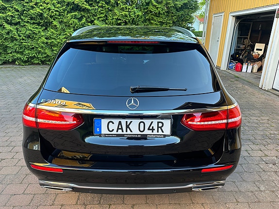 Mercedes-Benz E350 3 of 6
