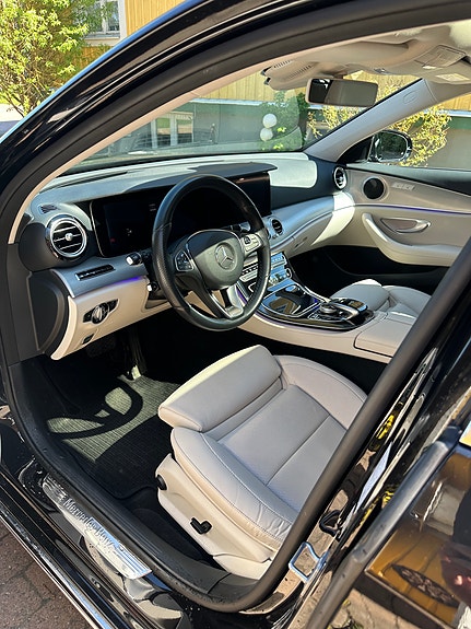 Mercedes-Benz E350 5 of 6