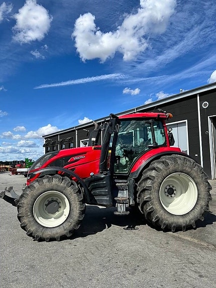 Valtra T 254 2 of 5
