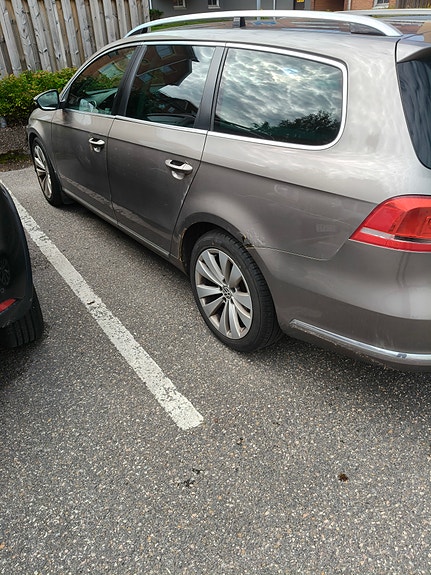 Volkswagen Passat 2 of 5