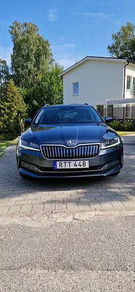 Skoda Superb 2 of 12