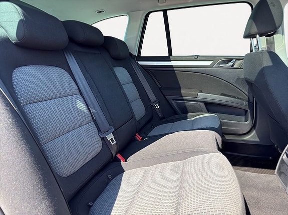 Skoda Superb 16 of 22