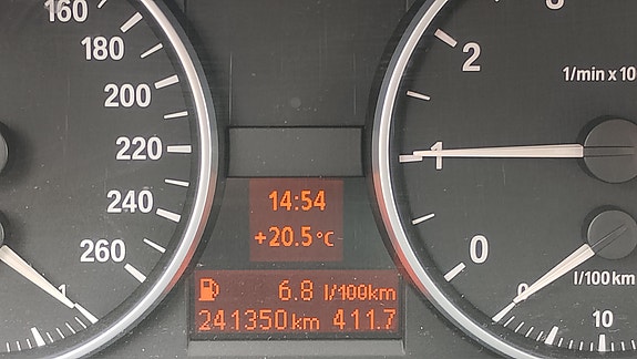 BMW 320i 15 of 18