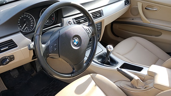 BMW 320i 10 of 18