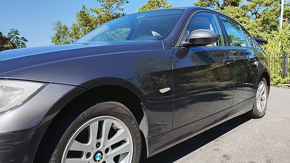 BMW 320i 6 of 18