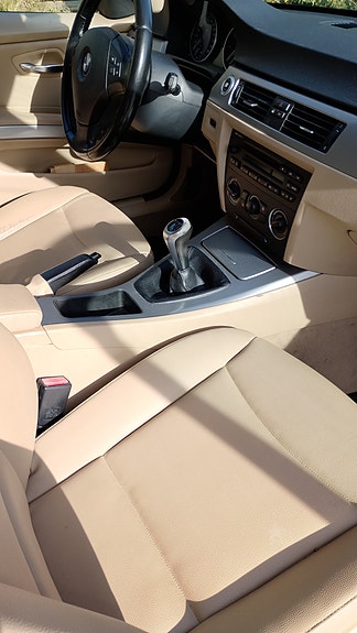 BMW 320i 12 of 18
