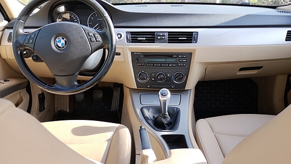BMW 320i 11 of 18