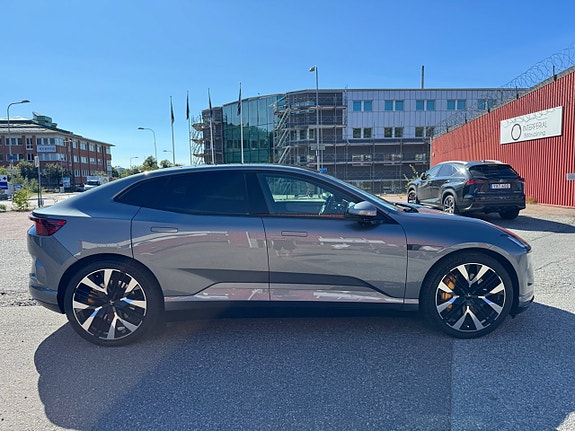 Polestar 4 2 of 30