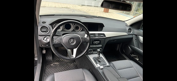 Mercedes-Benz C180 4 of 7