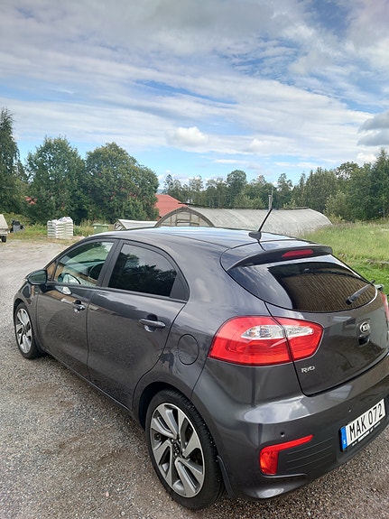 Kia Rio 4 of 6