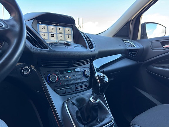 Ford Kuga 14 of 24
