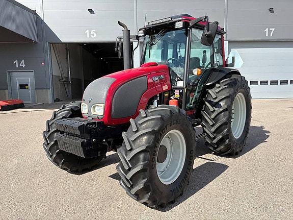 Valtra A72 / Skogshytt 2 of 9
