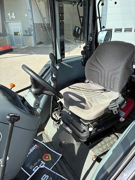Valtra A72 / Skogshytt 9 of 9