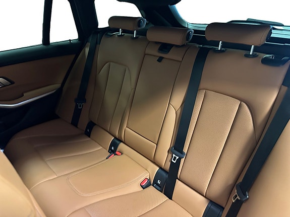 BMW 330e 14 of 15