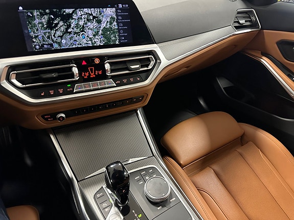 BMW 330e 11 of 15