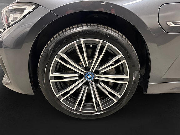 BMW 330e 15 of 15