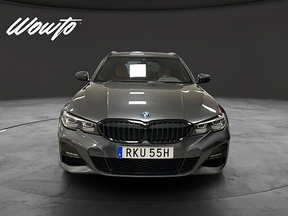 BMW 330e 2 of 15