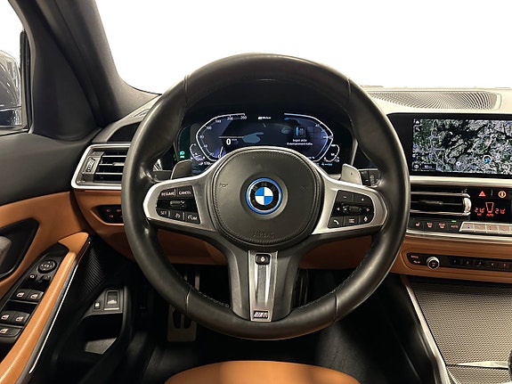 BMW 330e 13 of 15