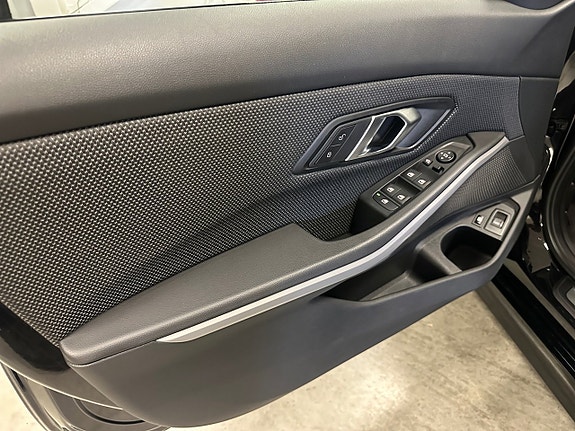 BMW 330e 9 of 16